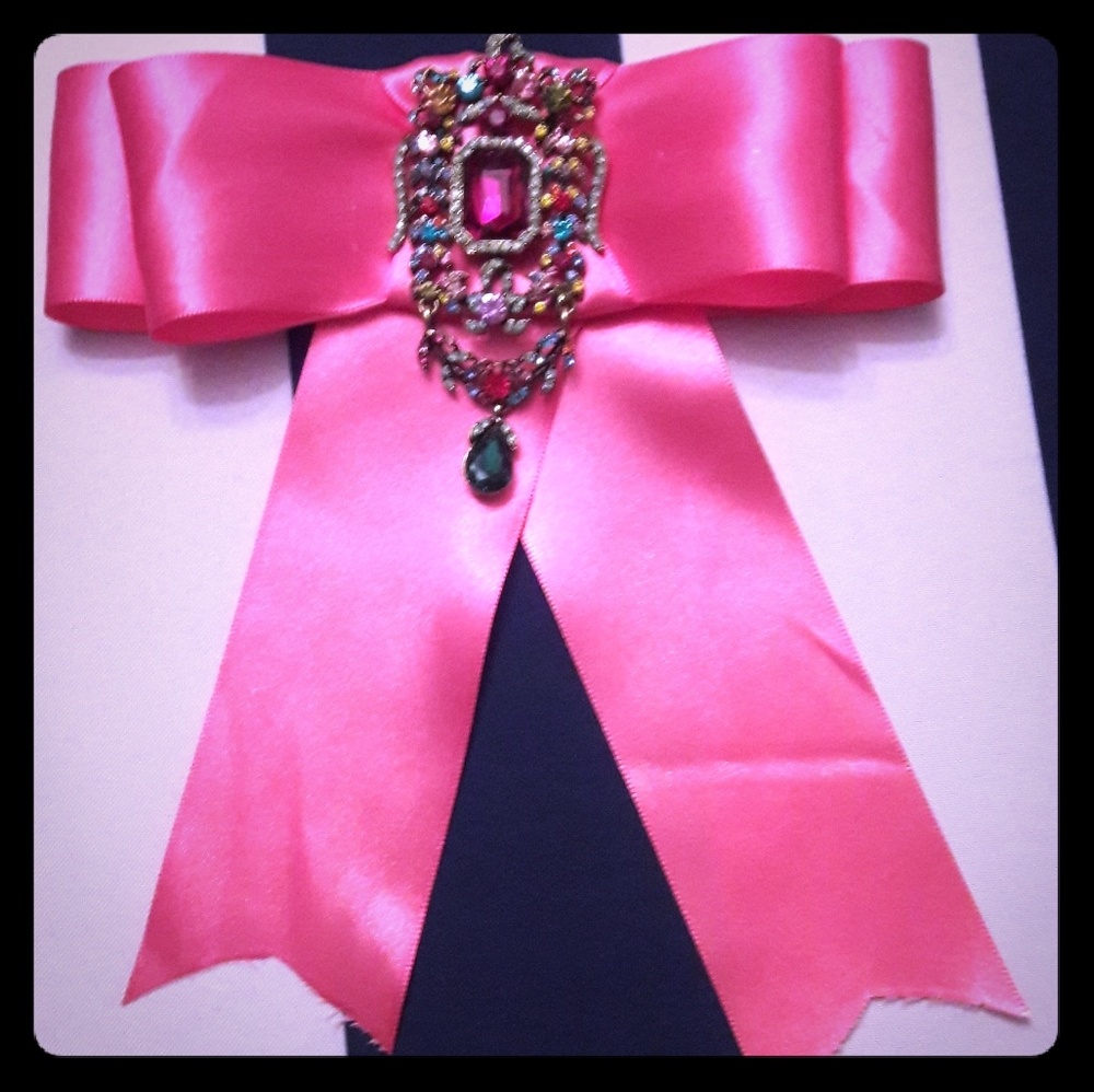 Bow Tie Brooch Pin
